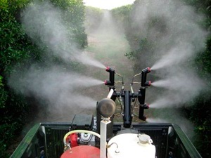 Обробка рослин від комах-шкідників і захворювань аерозольним генератором туману